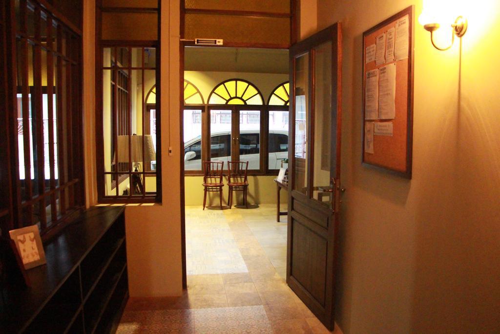 Niras Bankoc Hostel Банкок Екстериор снимка