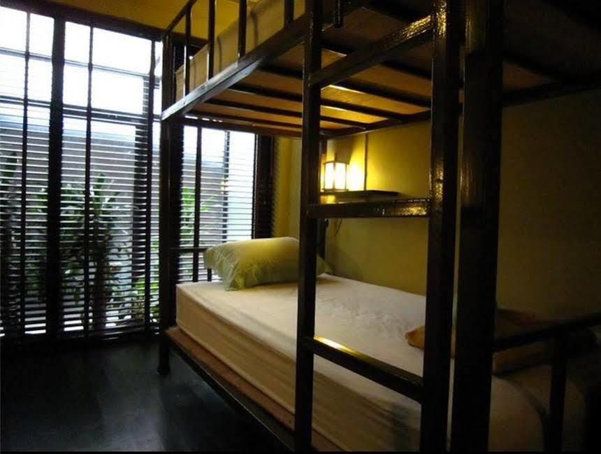 Niras Bankoc Hostel Банкок Екстериор снимка