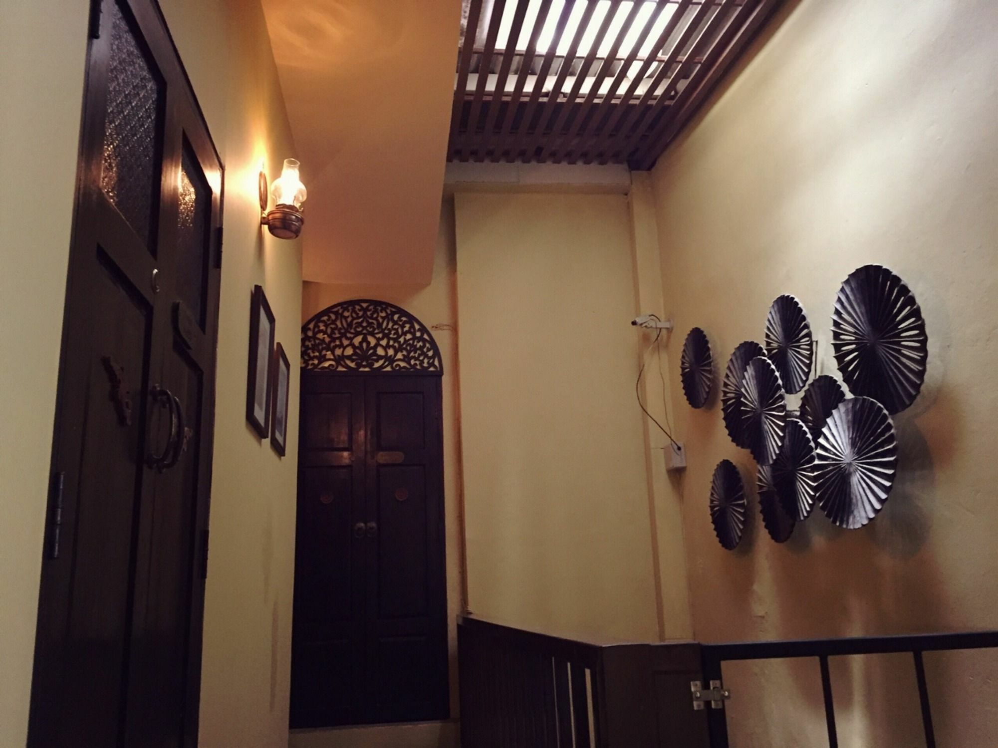 Niras Bankoc Hostel Банкок Екстериор снимка